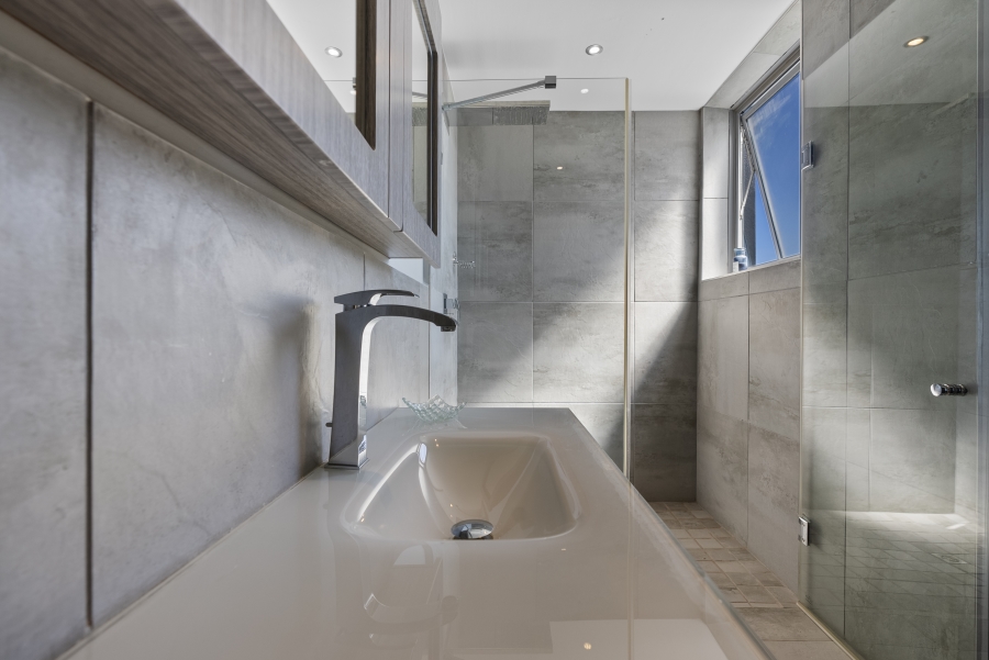 To Let 6 Bedroom Property for Rent in Bakoven Western Cape